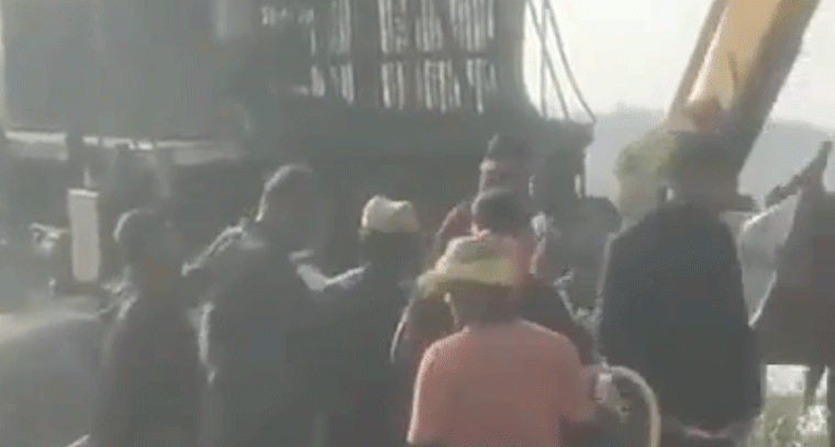 ఏనుగులను ఢీకొట్టి పట్టాలు తప్పిన రాజధాని ఎక్స్‌ప్రెస్