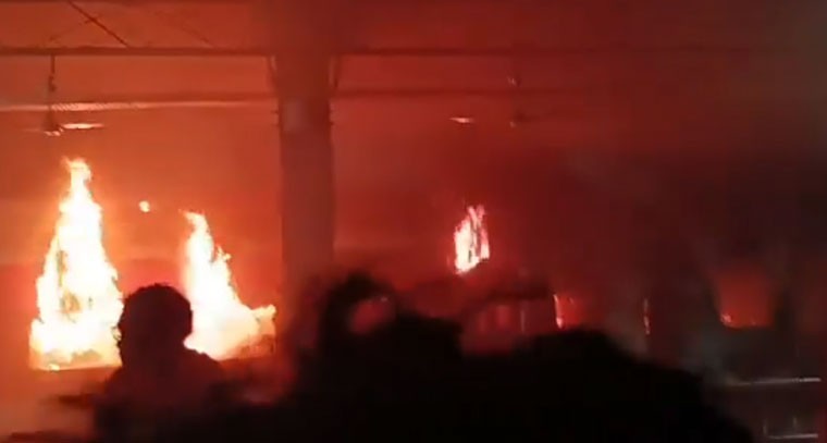 ఎలమంచిలి రైలు ప్రమాదం.. B1 బోగీలో మృతదేహం గుర్తింపు..!