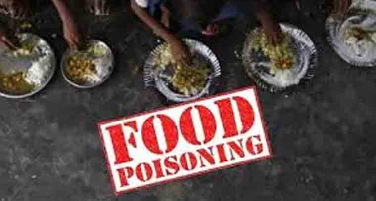 ఉప్పాడ ప్రాంతంలో ఫుడ్ పాయిజన్ అస్వస్థతకి గురైన 8 మంది మత్స్యకారులు 