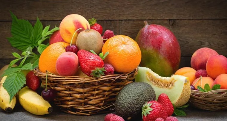 ఈ వేసవిలో మీ జుట్టు రాలుతోందా.. అయితే ఈ ఫ్రూట్స్ తినండి!