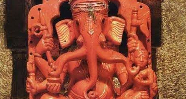 అరుదైన విగ్రహం ... మూడు తొండాల గణపతి