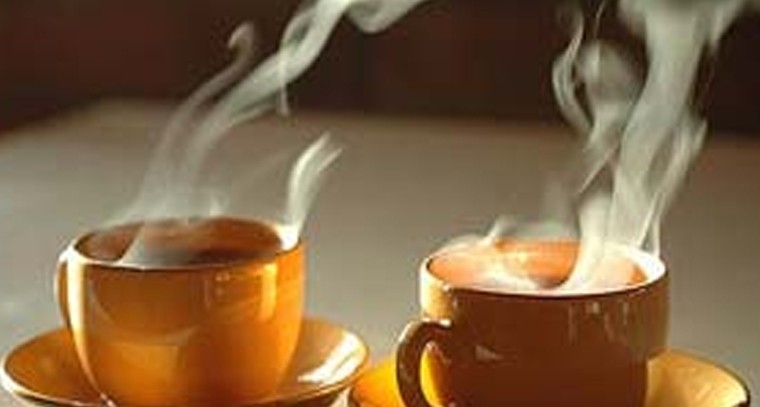  వేడివేడిగా టీ మరియు కాఫీ తాగితే  మంచిది కాదు..ఎందుకో తెలుసా ?