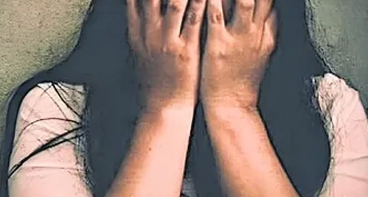 మహిళపై యాసిడ్ దాడికిి యత్నం