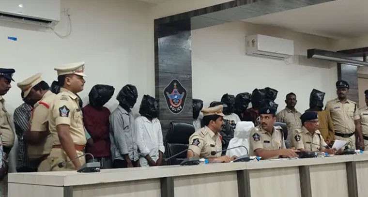 గంజాయి విక్రేతలు, వినియోగదారులతో సహా 14 మంది అరెస్ట్