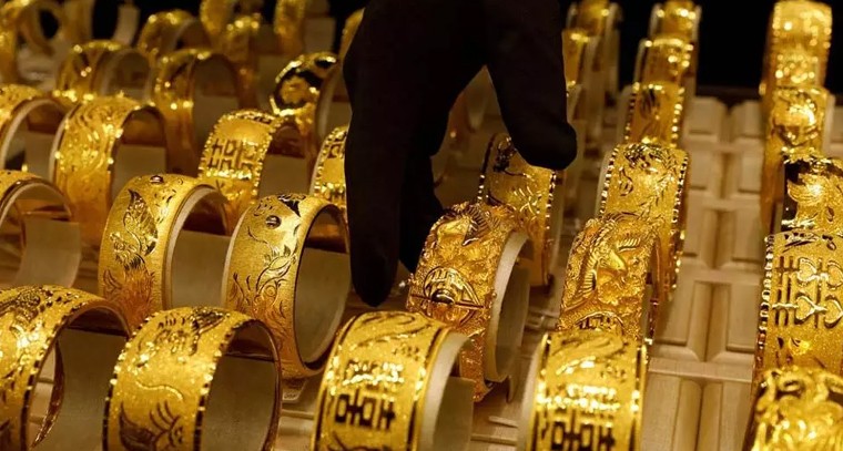 బంగారం కొనుగోలుదారులకు తీపికబురు.. సిడి ధరలు తగ్గుముఖం.. నేటి ధరలు ఇవే

