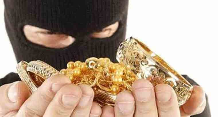 నంద్యాల జిల్లాలోని శ్రీ వెంకటేశ్వర స్వామి ఆలయంలో వెండి ఆభరణాలు మాయం