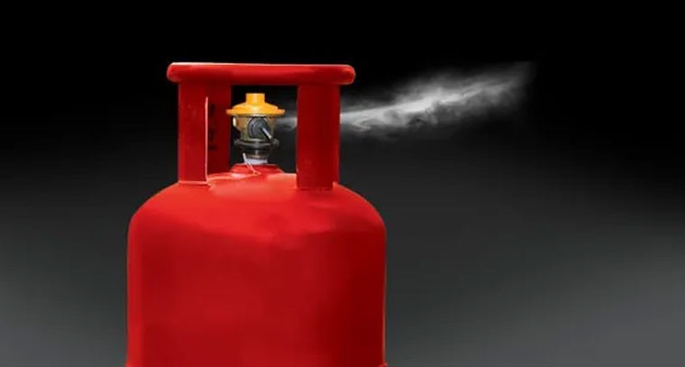 మీ గ్యాస్ సిలిండర్‌ లీక్ అవుతోందా?.. అయితే ఈ నెంబర్‌కు కాల్ చేయండి!