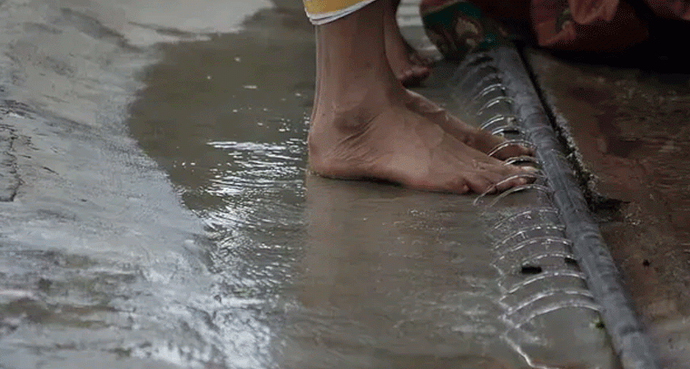 గుడి నుంచి ఇంటికి వచ్చాక కాళ్లు కడుక్కోకూడదు.. ఆధ్యాత్మిక రహస్యం ఇదే!