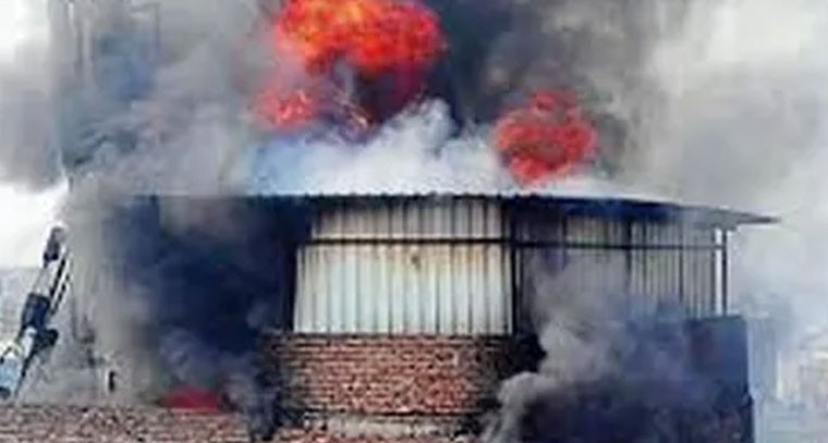 గుడివాడ సీసీఎస్ పోలీస్ గోదాములో భారీ అగ్నిప్రమాదం