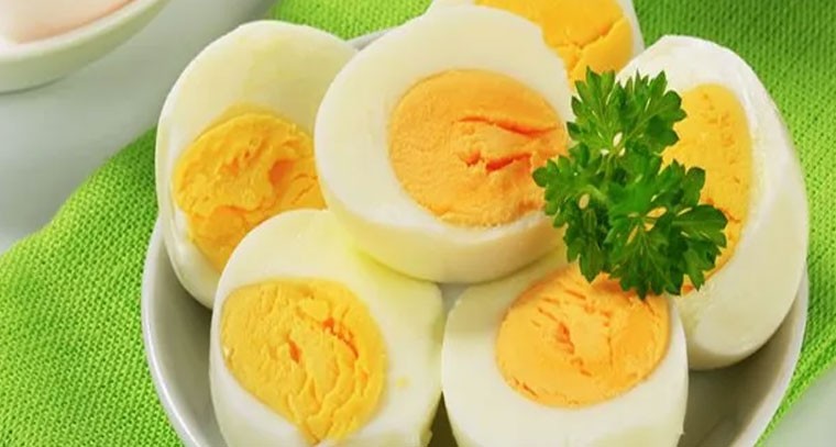 గుడ్లతో ఈ పదార్థాలు కలిపి తినకండి: ఆరోగ్యానికి హానికరం!