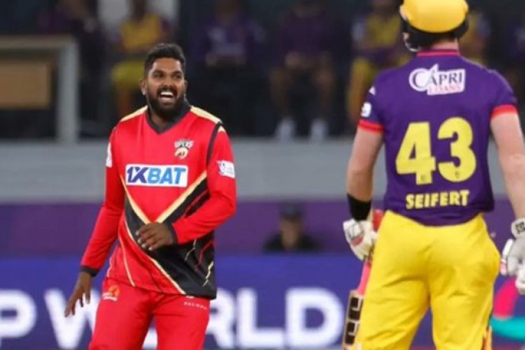 హాసరంగా న్యూ రికార్డు 300 వికెట్లు.... 
