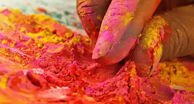 హోలీ పండుగ.. రసాయన రంగులతో జాగ్రత్త!