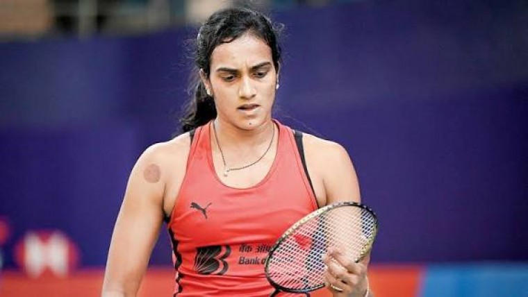 దుబాయ్ విమానాశ్రయంలో చిక్కుకుపోయిన పీవీ సింధు