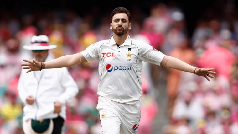 పాకిస్థాన్  జట్టుకు కెప్టెన్‌గా రిజ్వాన్‌ను త‌ప్పించి సల్మాన్ అలీ అఘాకు ప‌గ్గాలు అప్ప‌గించింది