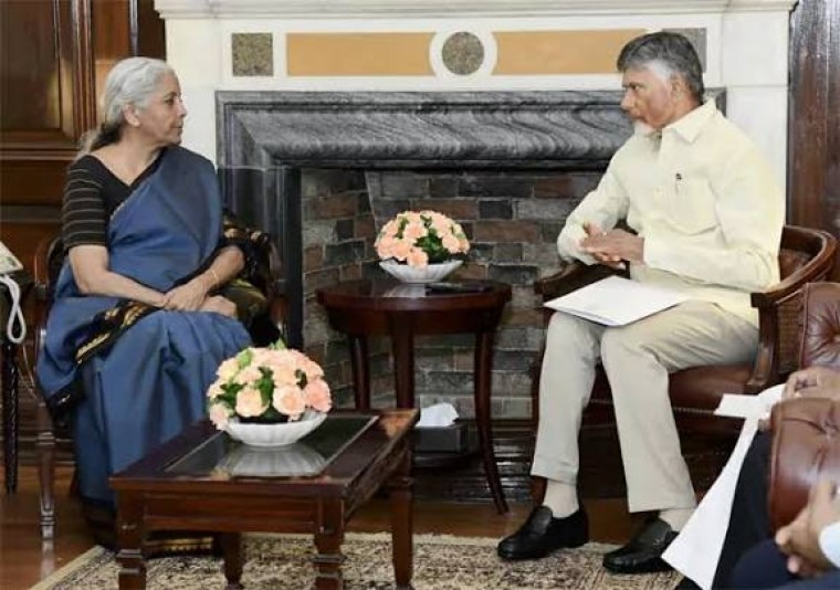 ముఖ్యమంత్రి చంద్రబాబు కేంద్ర ఆర్థిక శాఖ మంత్రి నిర్మలా సీతారామన్‌తో ఆదివారం నాడు సమావేశమయ్యారు