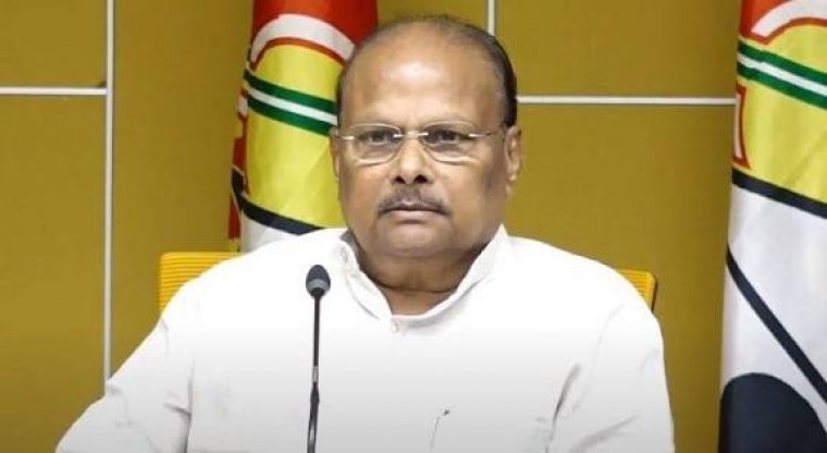 బెంగళూరును కుట్రల కేంద్రంగా మార్చారంటూ జగన్‌పై యనమల ఆరోపణలు