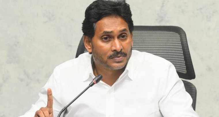 వ్యూహం మారుస్తున్న జగన్.. 150 నియోజకవర్గాల్లో పాదయాత్రకు ముహూర్తం ఖరారు!

