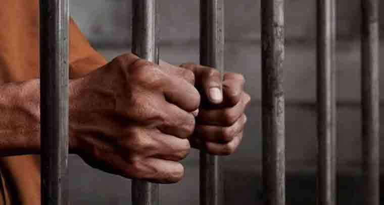 యువతిని మోసగించిన కేసులో ఎస్‌ఐ కె. రవితేజకి పదేళ్ల జైలు శిక్ష