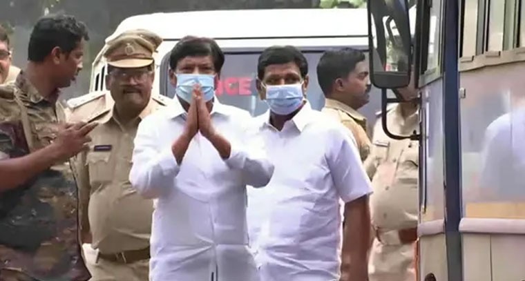 నేడు విజయవాడ జైలుకు జోగి సోదరులు