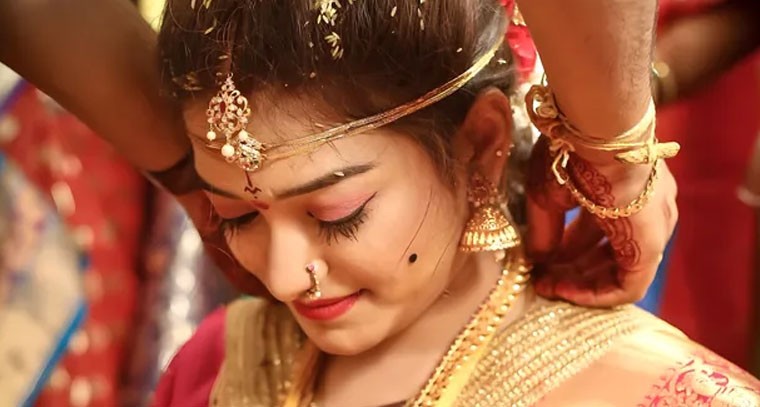వధువరుల బుగ్గపై నల్ల చుక్క ఎందుకు?