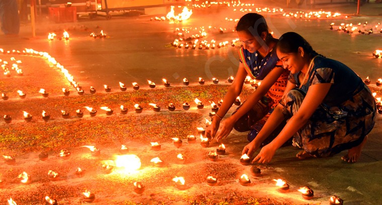 రేపు కార్తీక పౌర్ణమి..ఆనాడు ఏం చేయాలి...?