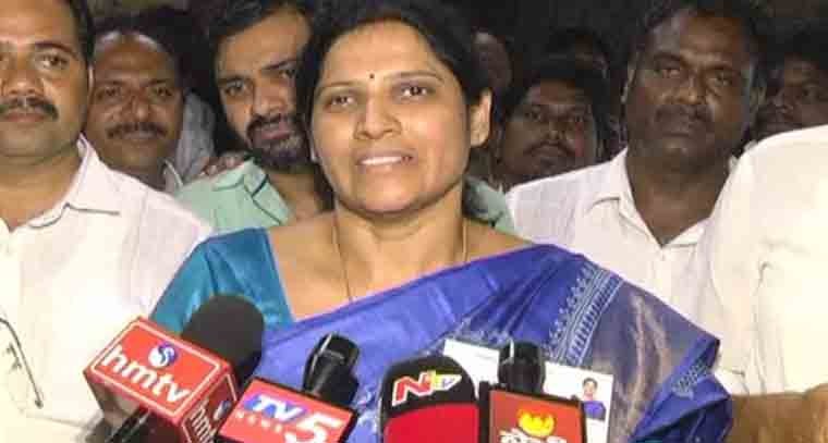 ఉద్యోగులు, ఉపాధ్యాయులకి ఇచ్చిన హామీలని నెరవేర్చాలి 
