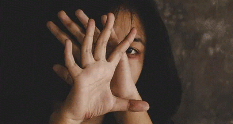 రూ.5 వేలకు ఆశ పడి.. కుమార్తెను వ్యభిచారంలోకి దించిన తండ్రి