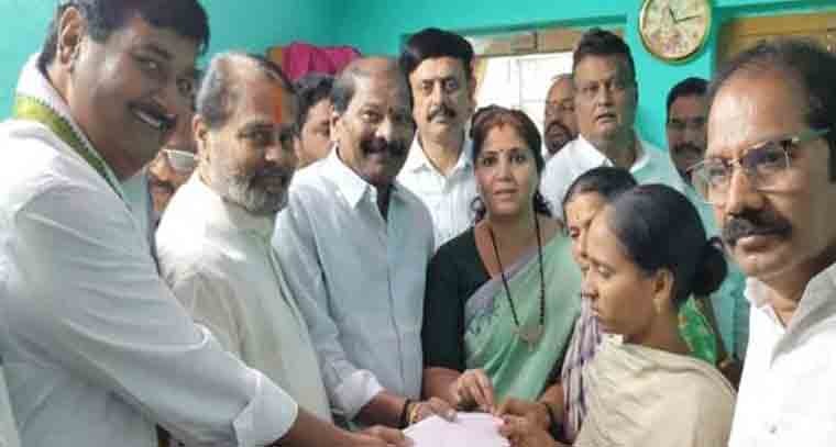 కాశీబుగ్గ తొక్కిసలాట బాధితులకి వైసీపీ అండ 
