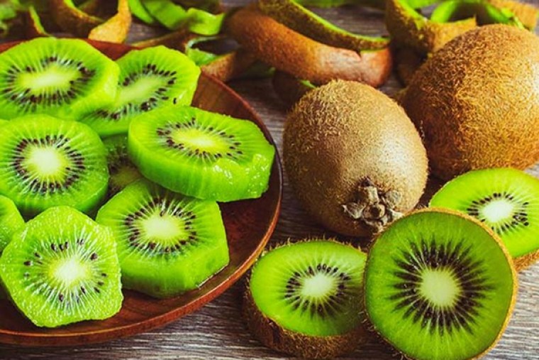 కివి పండ్లు తింటే ఎం ప్రయోజనాలు ఉన్నాయో తెలుసుకోండి... 