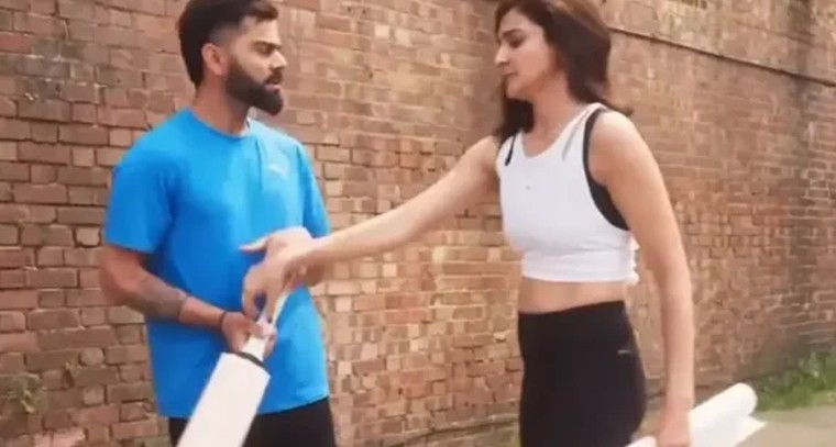 క్రికెట్ ఆడిన విరాట్ కోహ్లీ, అనుష్క శర్మ..వాచ్ వీడియో 