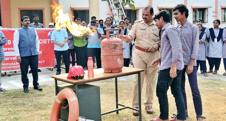 ప్రాథమిక సహాయక చర్యలపై విద్యార్థులకు అవగాహన మరియు శిక్షణ కార్యక్రమం