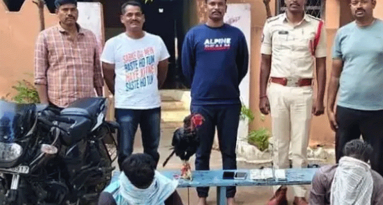 కోడి పందేల స్థావరాలపై పోలీసుల దాడులు.. ఇద్దరి అరెస్ట్