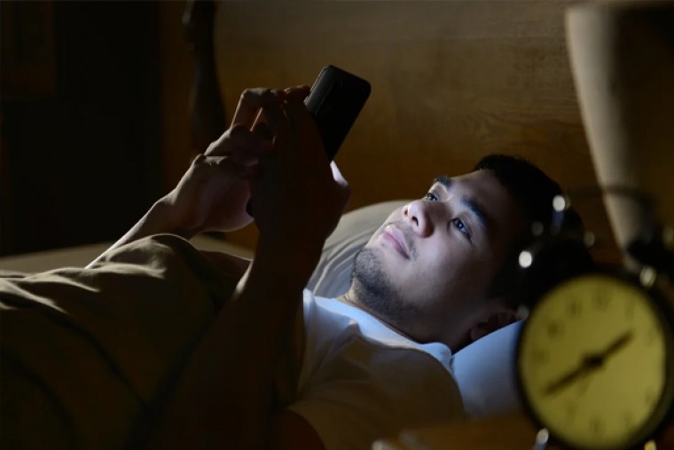 లేట్ నైట్ నిద్రపోతే ఎన్ని సమస్యలు ఎదుర్కోవాలో చుడండి.... 
