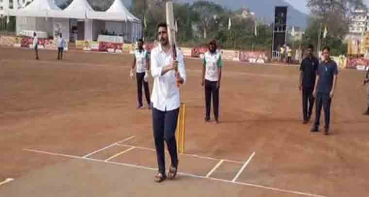 మంగళగిరి ప్రీమియర్ లీగ్ పోటీలు ప్రారంభించిన లోకేష్ 