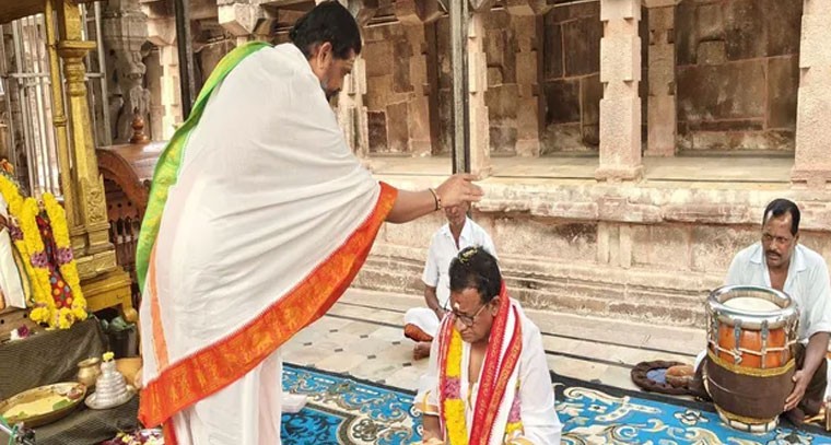 మహానందీశ్వరుని దర్శించిన ఫారెస్ట్ డైరెక్టర్