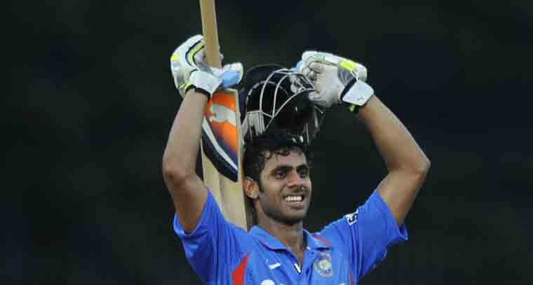 ఎప్పుడు బ్యాటింగ్ కు వెళ్లాలనే విషయంలో ధోనీకి క్లారిటీ ఉంటది 