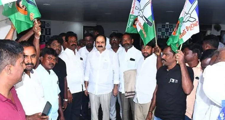 మెడికల్ కళాశాలల ప్రైవేటీకరణకు వ్యతిరేకంగా ర్యాలీ