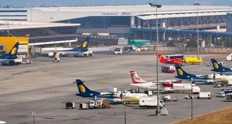 మైక్రోసాఫ్ట్ అవుటేజ్.. విమానాశ్రయ కార్యకలాపాలు అస్తవ్యస్తం