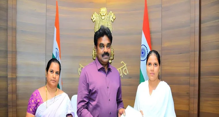 ఉద్యోగ నియామక పత్రాలు అందించిన కలెక్టర్