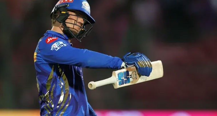 ముంబైకి షాక్.. రికెల్టన్ ఔట్