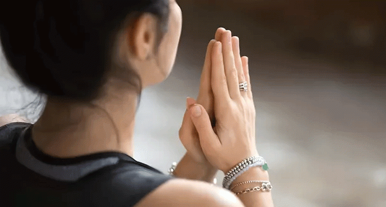 నమస్కారం: భారతీయ సంస్కృతికి చిహ్నం.. ఆరోగ్యానికి వరం