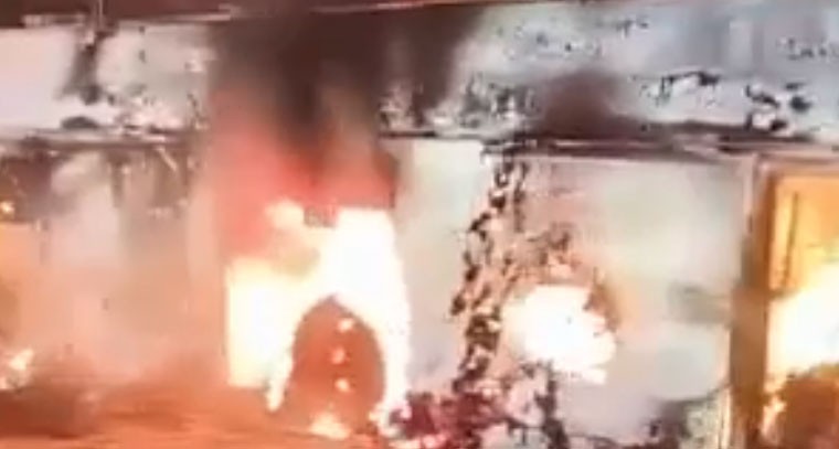 నంద్యాల జిల్లాలో బస్సు, లారీ ఢీ