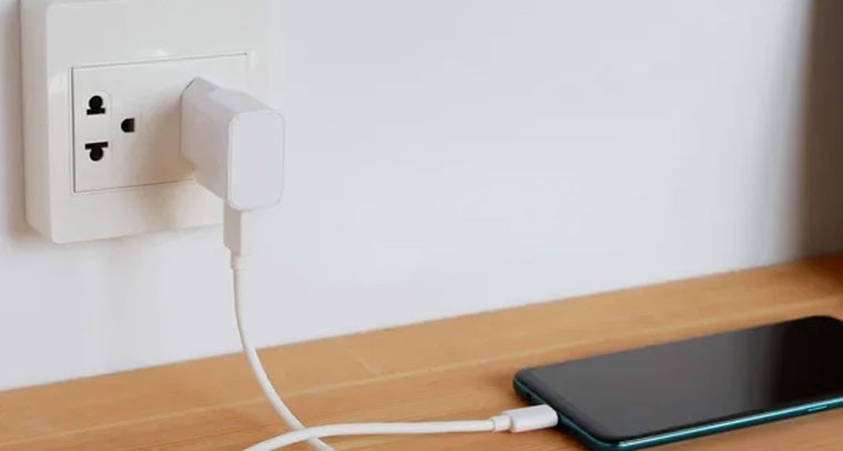 ఛార్జర్ల రంగు వెనుక రహస్యం ఇదే!