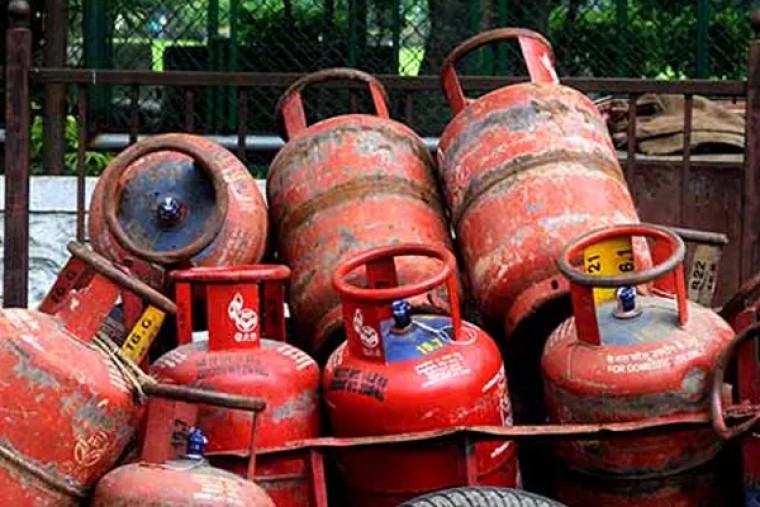 LPG Cylinder: వంటగ్యాస్ సిలిండర్‌పై రూ.300 తగ్గింపు?