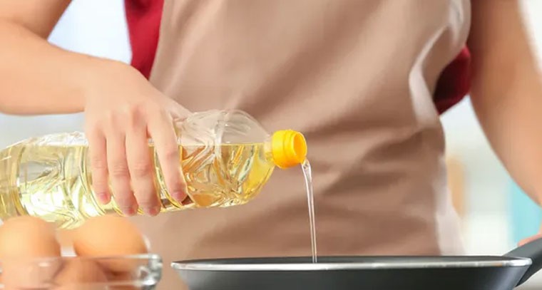 ఒక కుటుంబం నెలకు ఎంత నూనె వాడాలో తెలుసా?