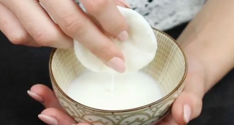 పాల నురుగులా తెల్లగా అవ్వాలా?.. అయితే పాలనే ట్రై చేయండి!