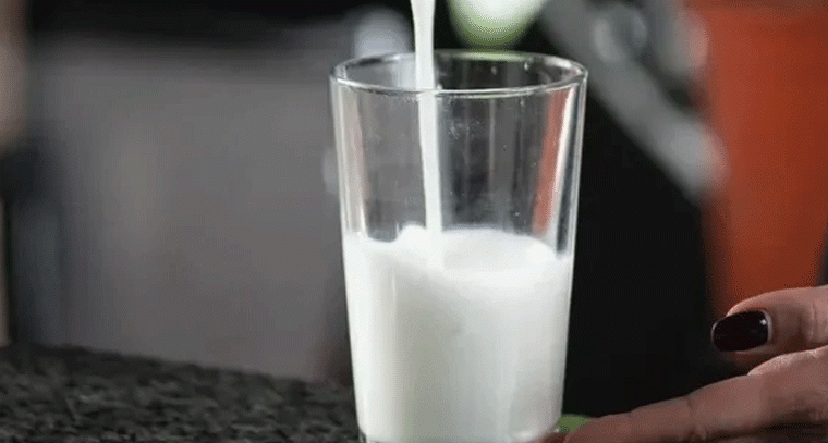 ప్రశాంతమైన నిద్ర కావాలా..? అయితే రాత్రి పాలు తాగండి!