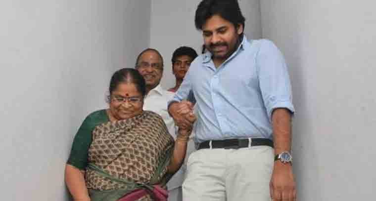  పవన్ తల్లికి స్వల్ప అనారోగ్యం
