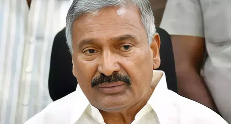 మాజీ మంత్రి పెద్దిరెడ్డి ఫ్యామిలీకి షాక్!