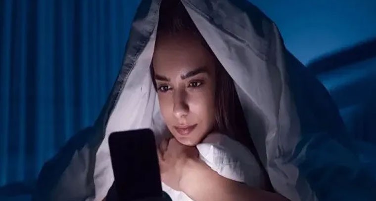 రాత్రిపూట స్క్రీన్ వాడకంతో.. కళ్లు, నిద్ర, ఆరోగ్యంపై తీవ్ర ప్రభావం